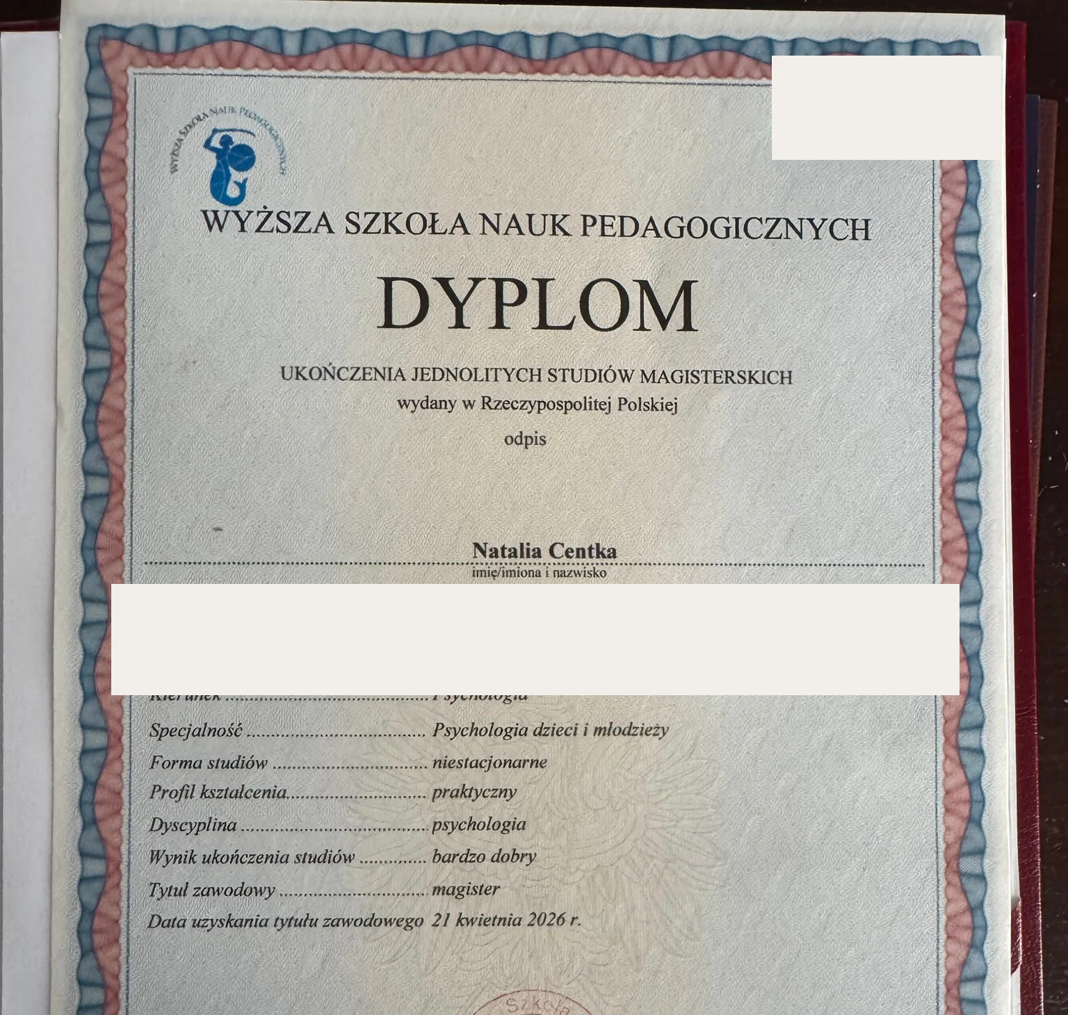 Zanonimizowany dyplom ukończenia studiów magisterskich na kierunku psychologia